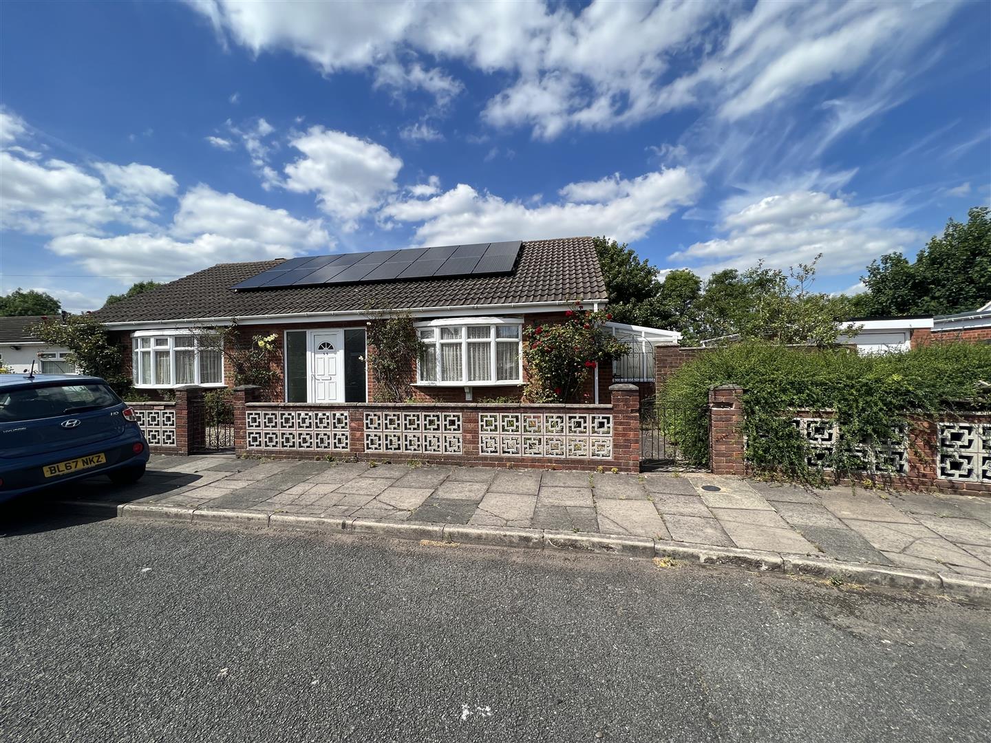 3 bed bungalow for sale in Hilltop Drive, Hodge Hill, Birmingham - Property Image 1