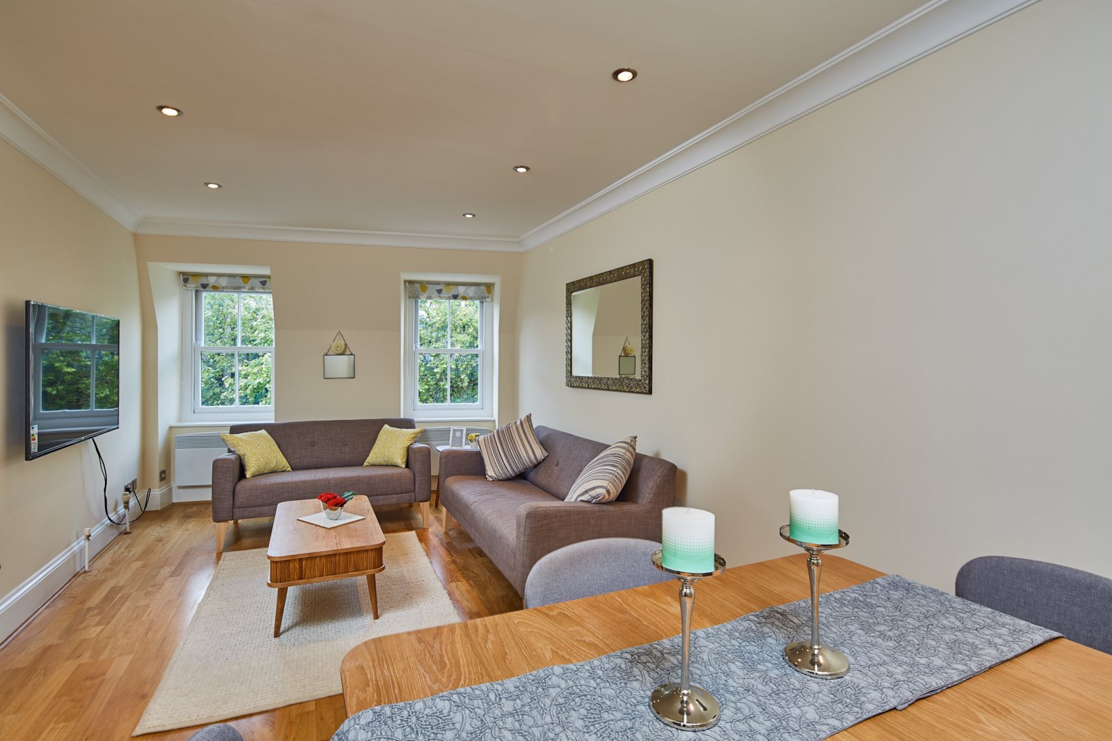 1 bed Flat to rent on Beauchamp Place SW3 - Property Image 1