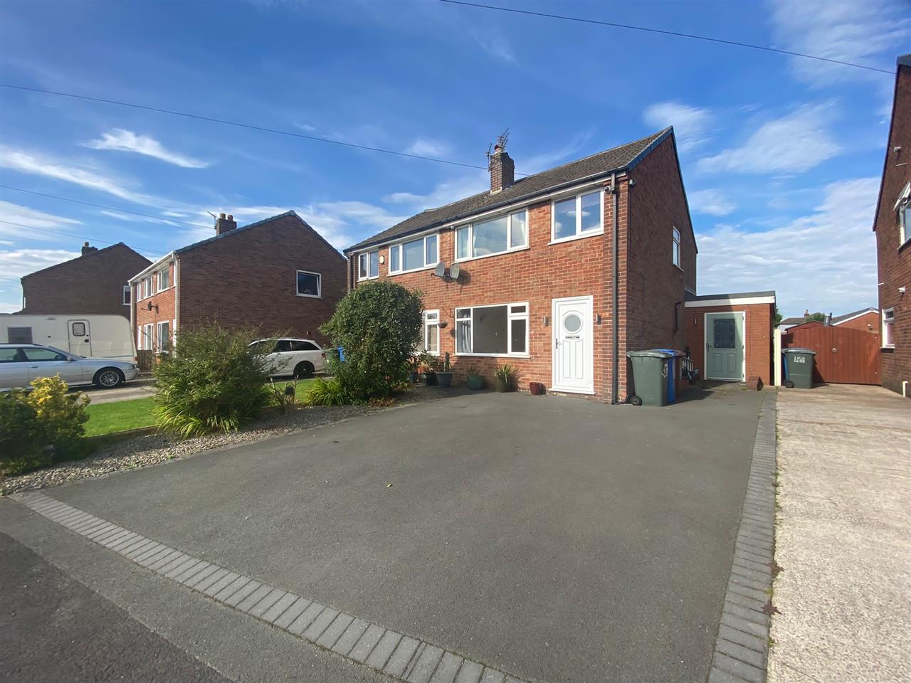 3 bed semi-detached to rent in Lewis Close, Adlington 1