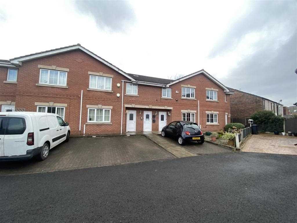 2 bed apartment to rent in Alden Court, Albany Fold, Westhoughton, BL5