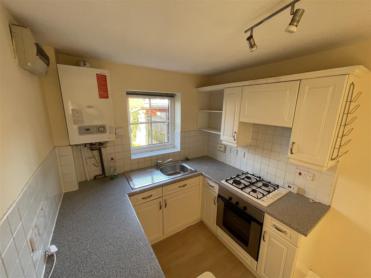 2 bed end of terrace to rent in Marlow Court, Adlington 5