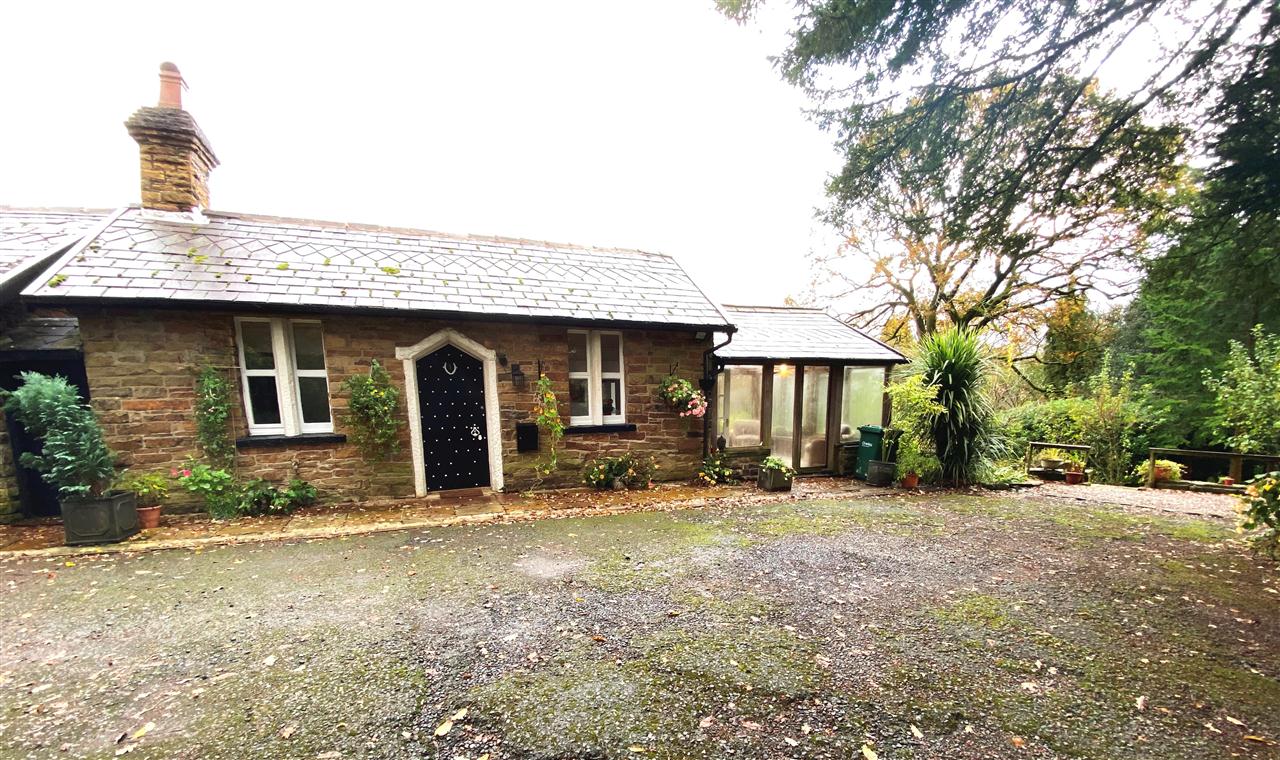 2 bed cottage to rent in Dean Wood Cottage, Rivington - Property Image 1