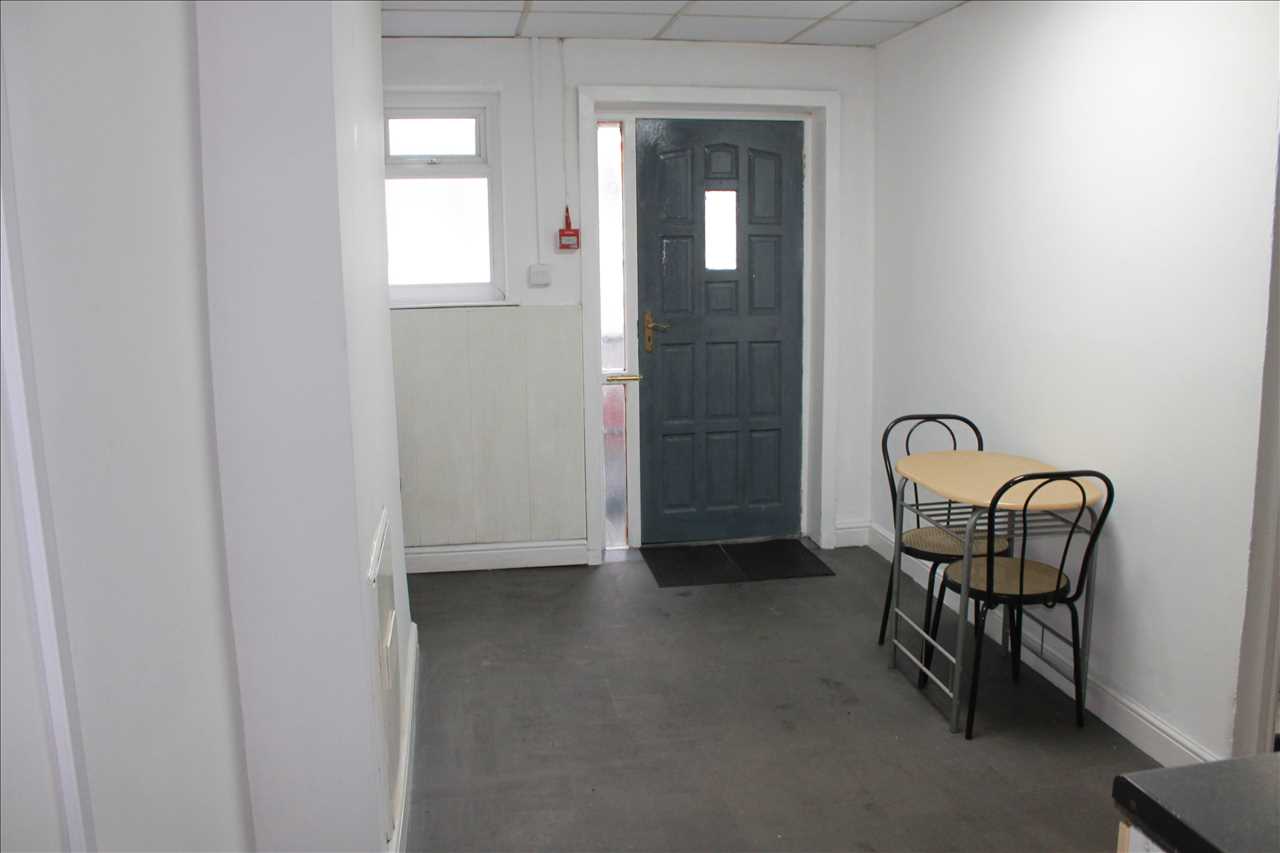 Studio to rent in Tonge Old Road, Bolton 5