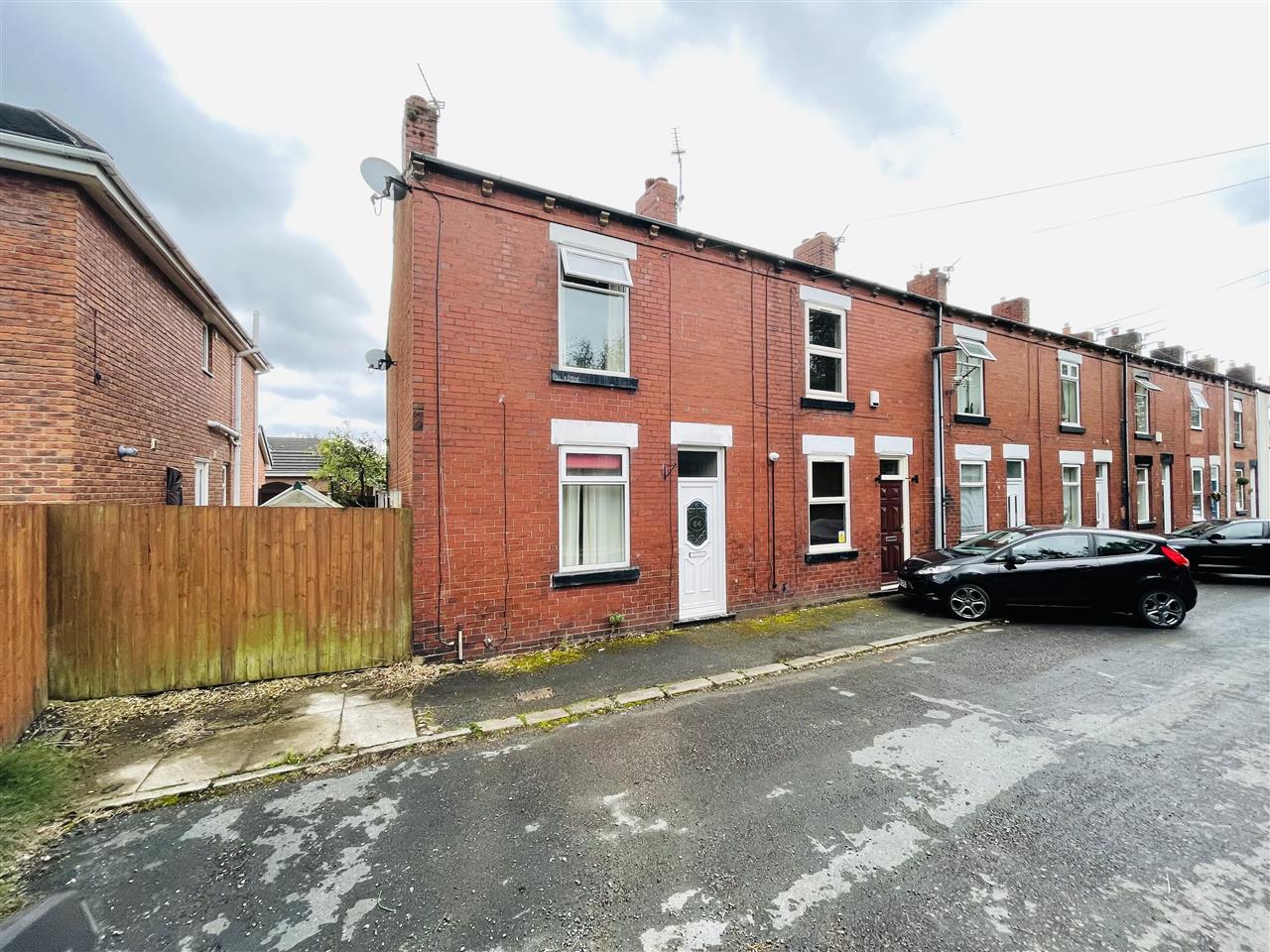 3 bed end of terrace for sale in Railway Street, Hindley - Property Image 1