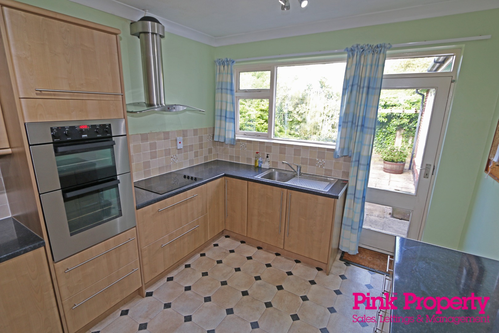 3 bed bungalow for sale in Eppleworth Road 7